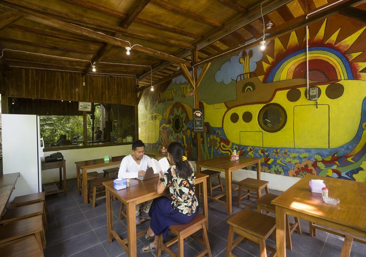 Dorme Tree Hostel Labuan Bajo Exterior photo