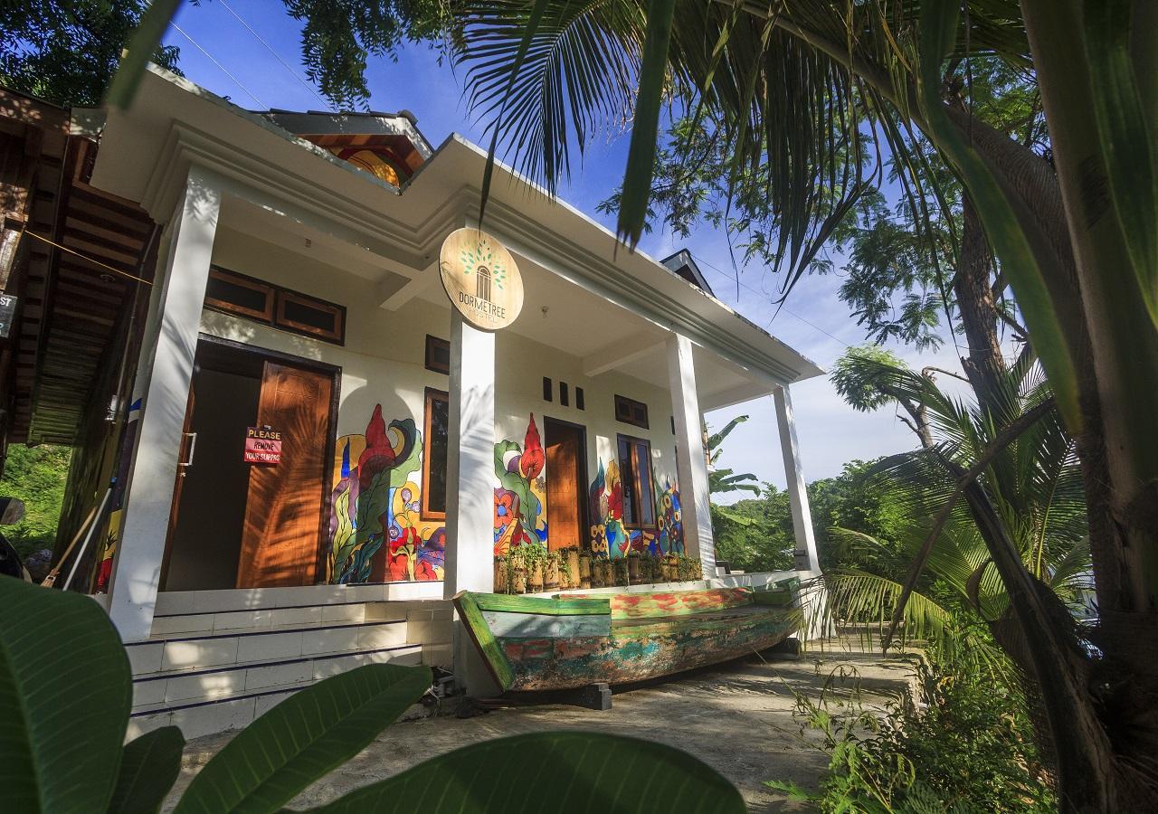 Dorme Tree Hostel Labuan Bajo Exterior photo