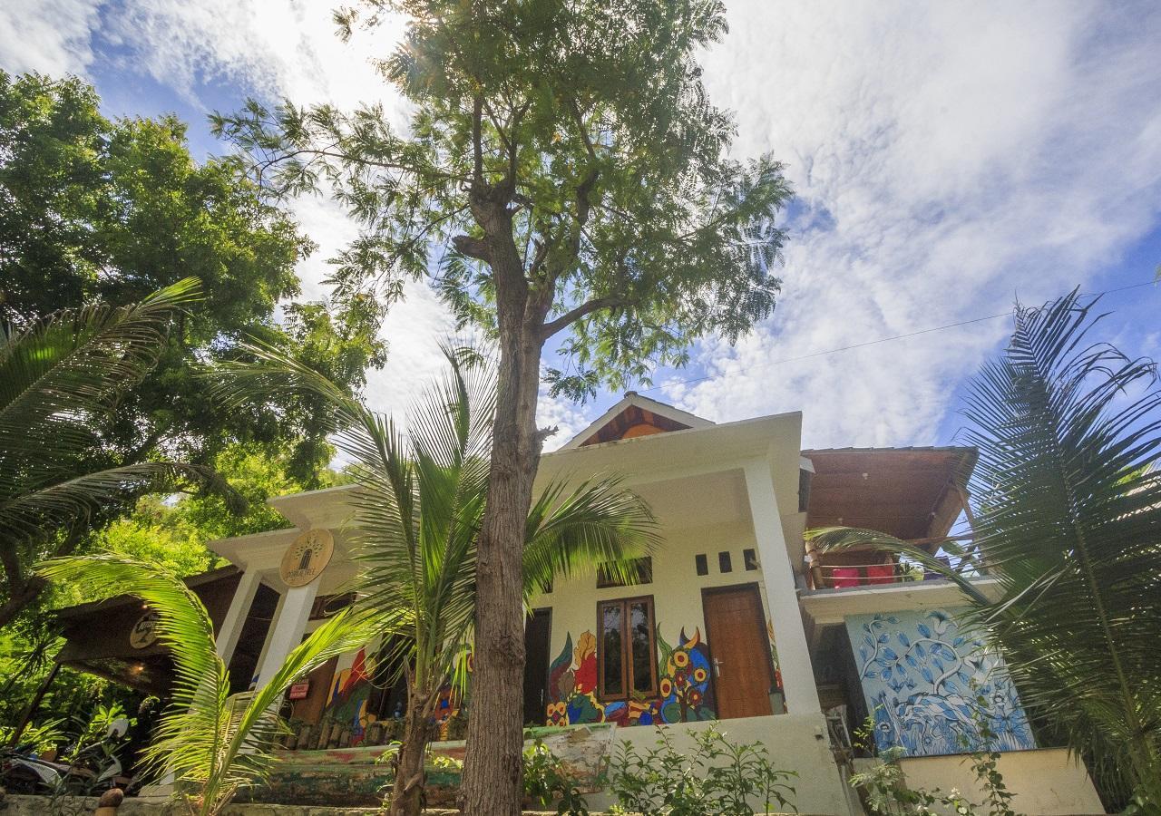 Dorme Tree Hostel Labuan Bajo Exterior photo